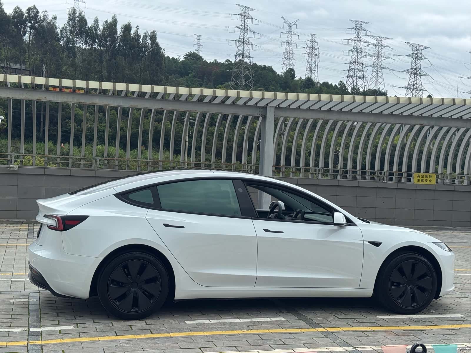 Tesla Model 3, 2025 18