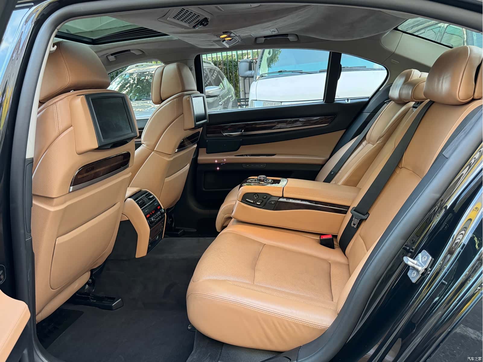 BMW 7 Series, 2011 7