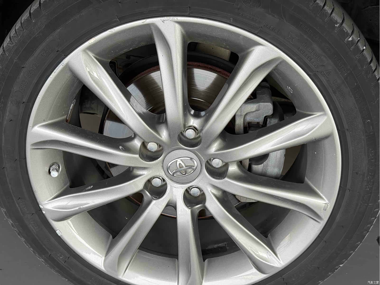 Toyota 2.5V, 2015 18