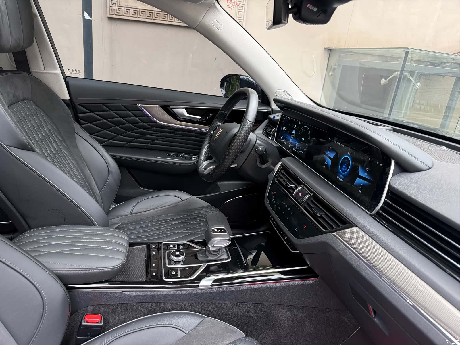 Hongqi HS5, 2023 8