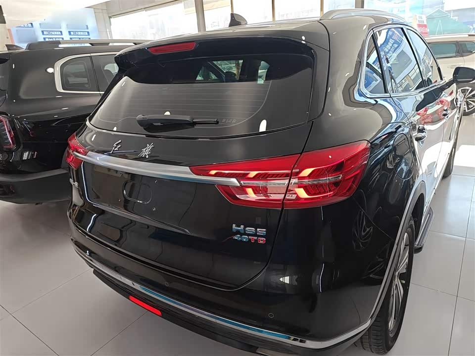 Hongqi HS5
