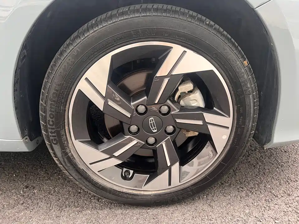 Geely Emgrand L HiP Geely Emgrand L HiP