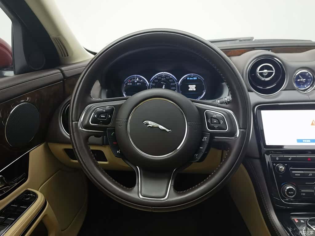 Jaguar XJ, 2012 11
