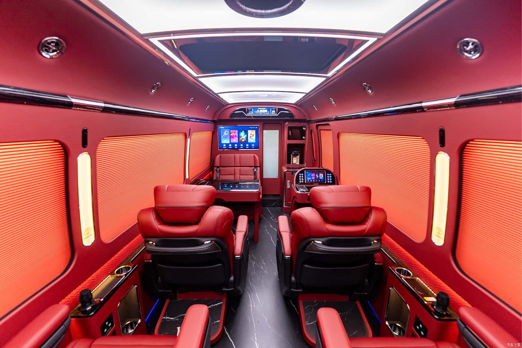 Toyota Coaster, 2025 18