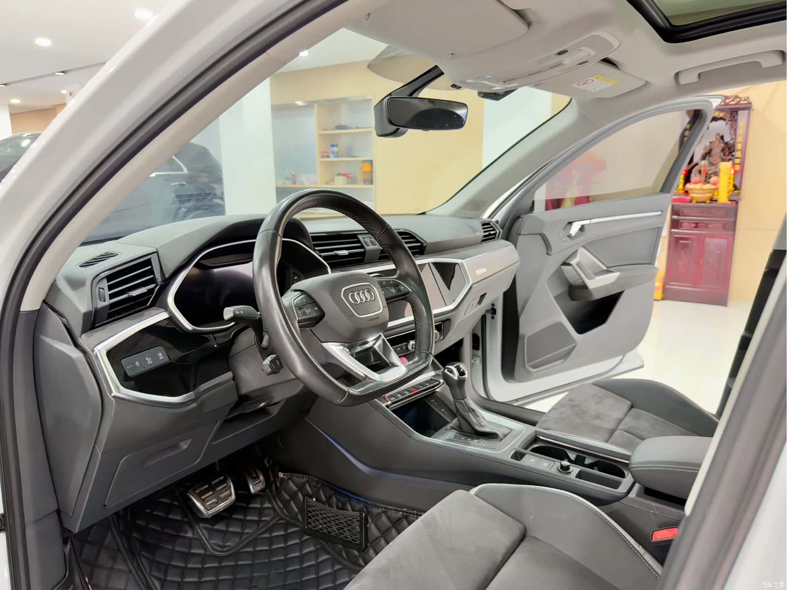 Audi Q3, 2023 4
