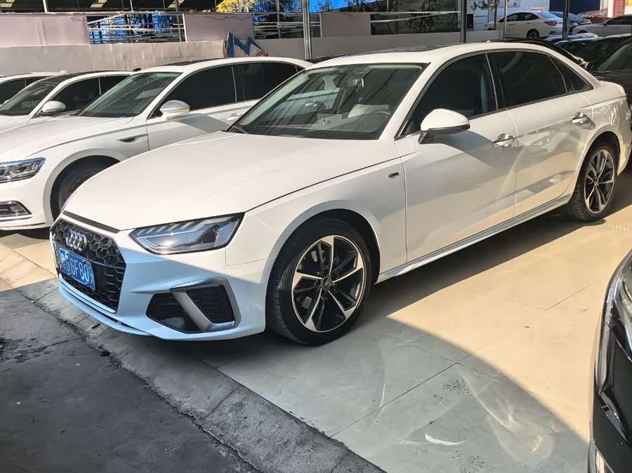 Audi A4L 2023, фото 2
