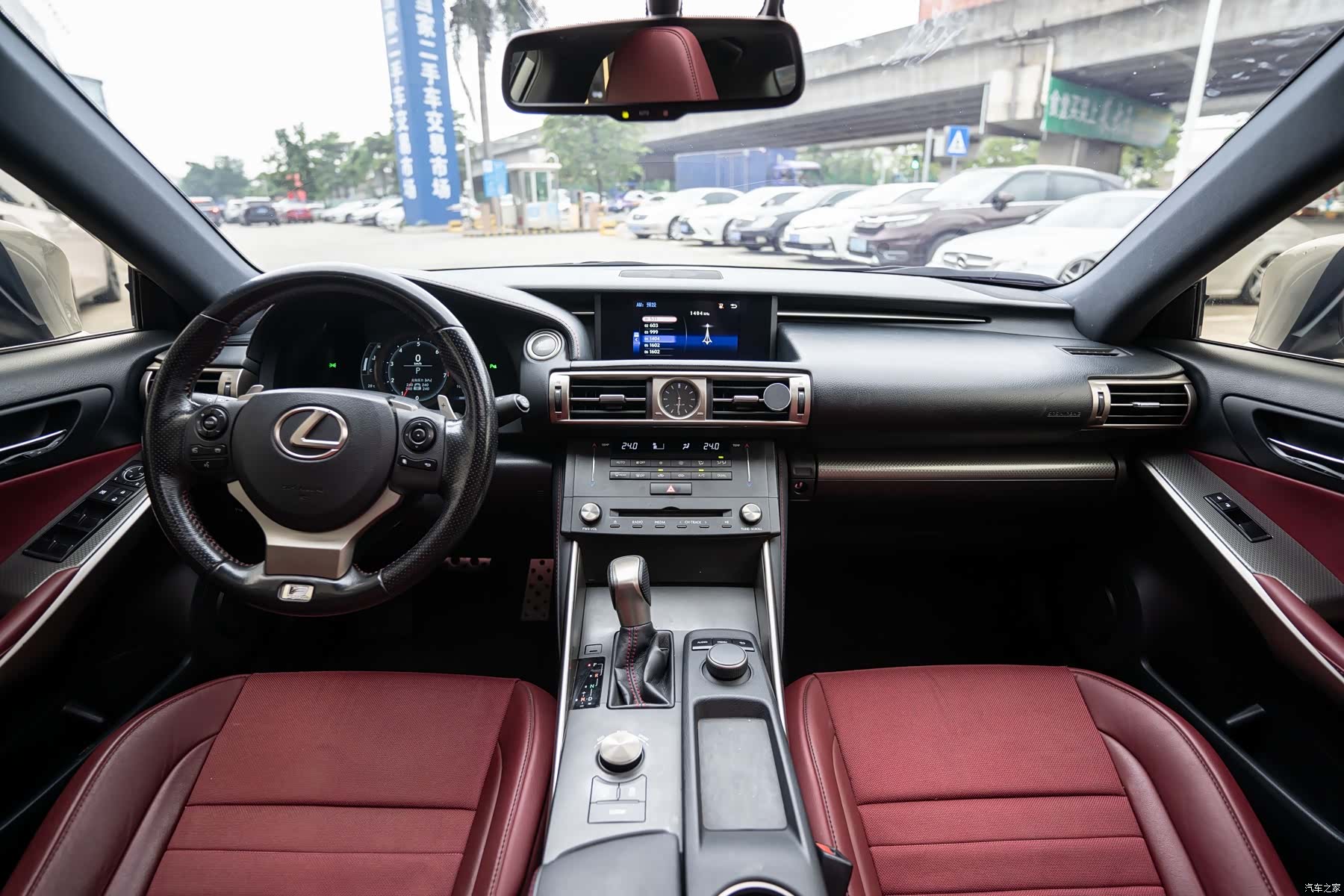Lexus IS, 2016 10
