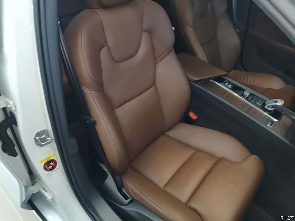 Volvo S60, 2022 25
