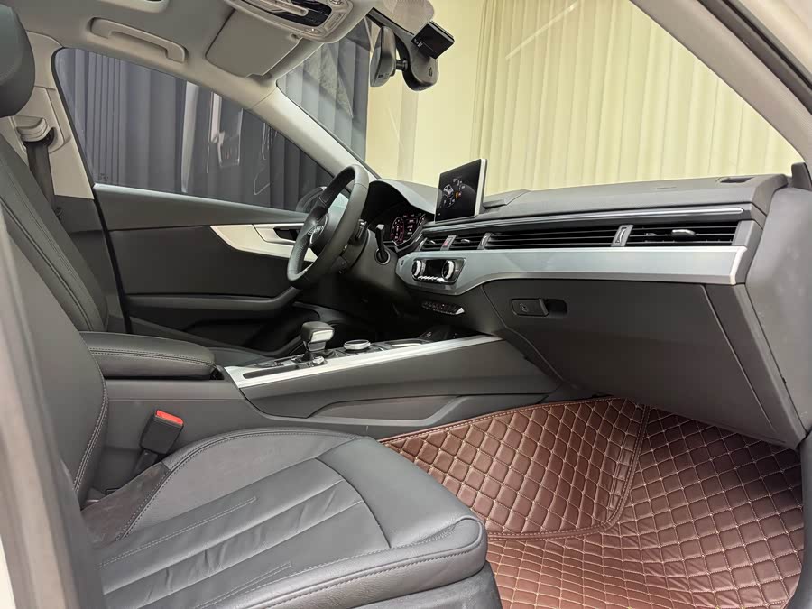 Audi A4L 2019, фото 28