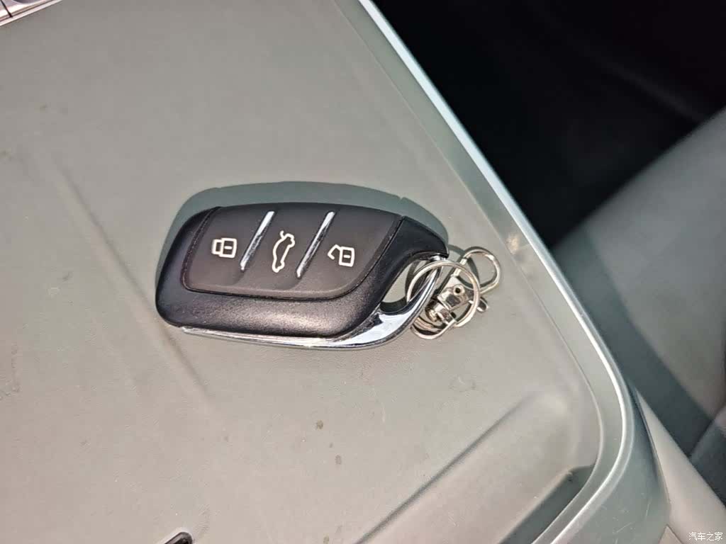 Roewe D6, 2025 9