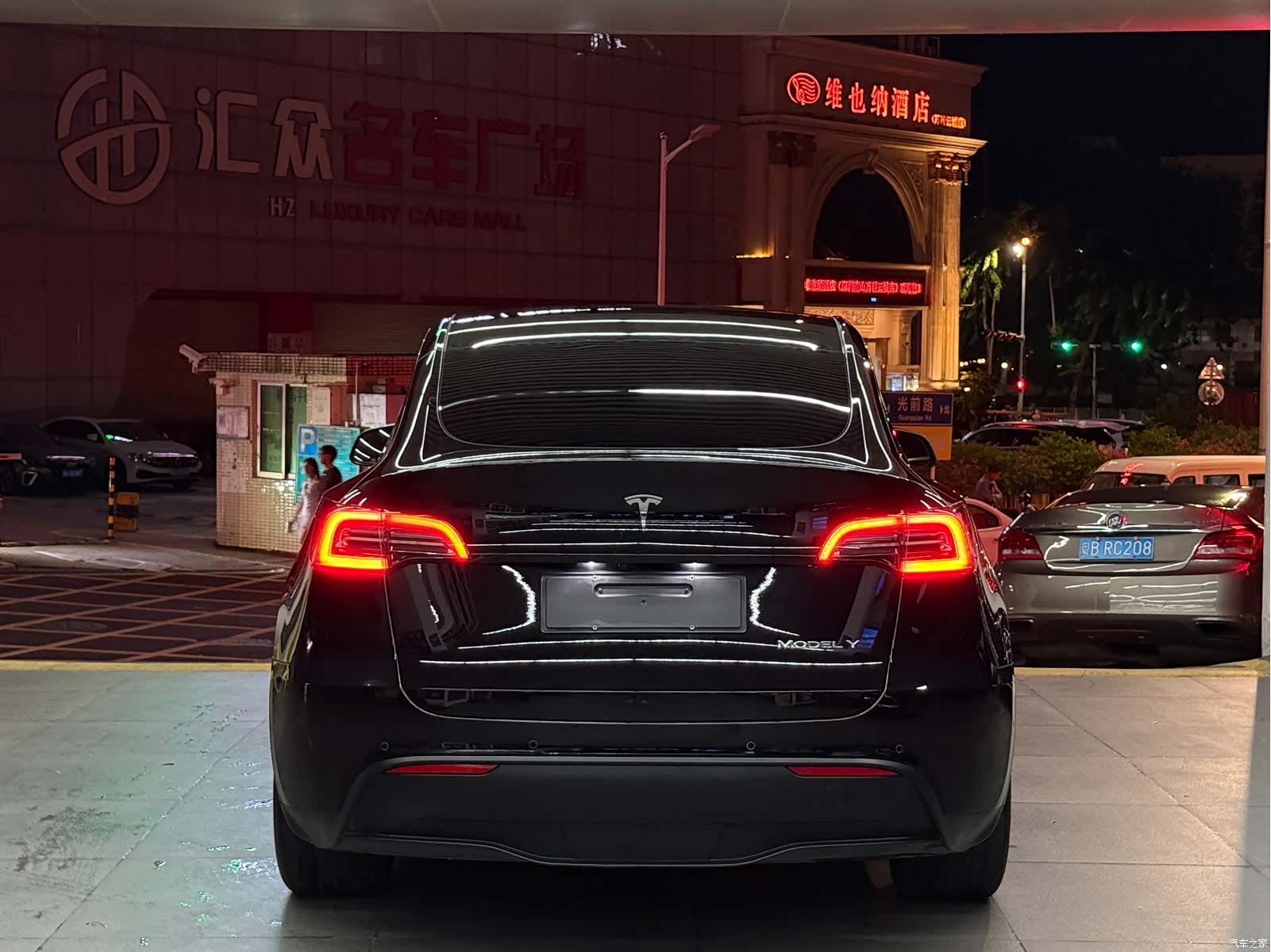 Tesla Model Y, 2023 4