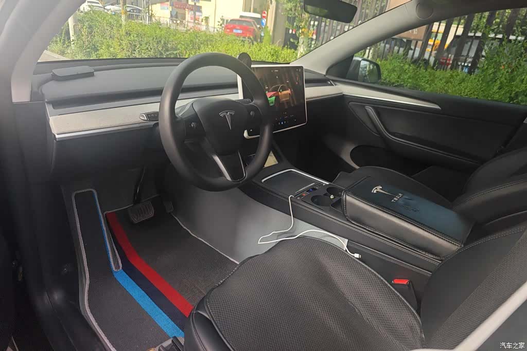 Tesla Model Y, 2023 12