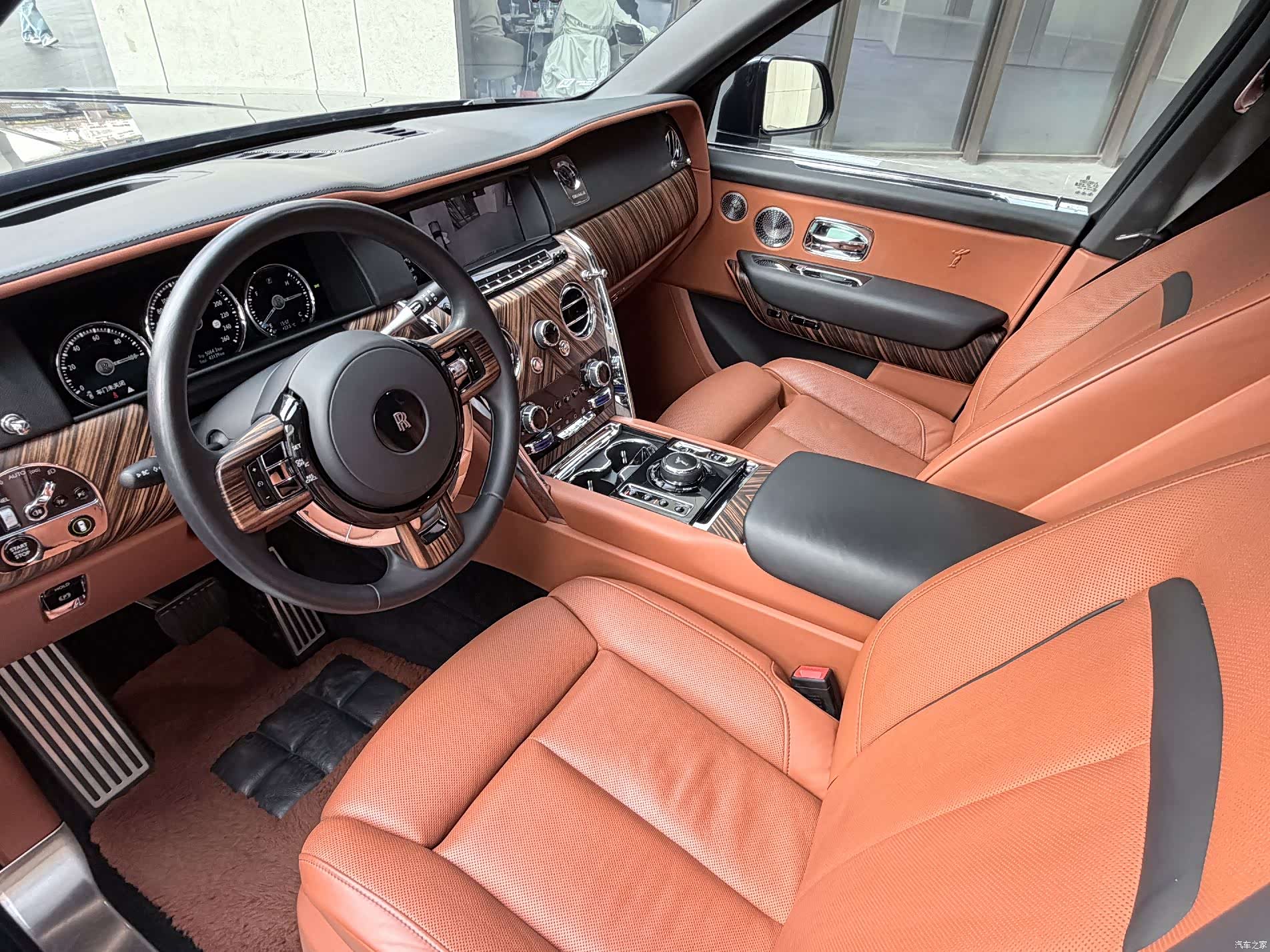 Rolls-Royce Cullinan, 2021 10