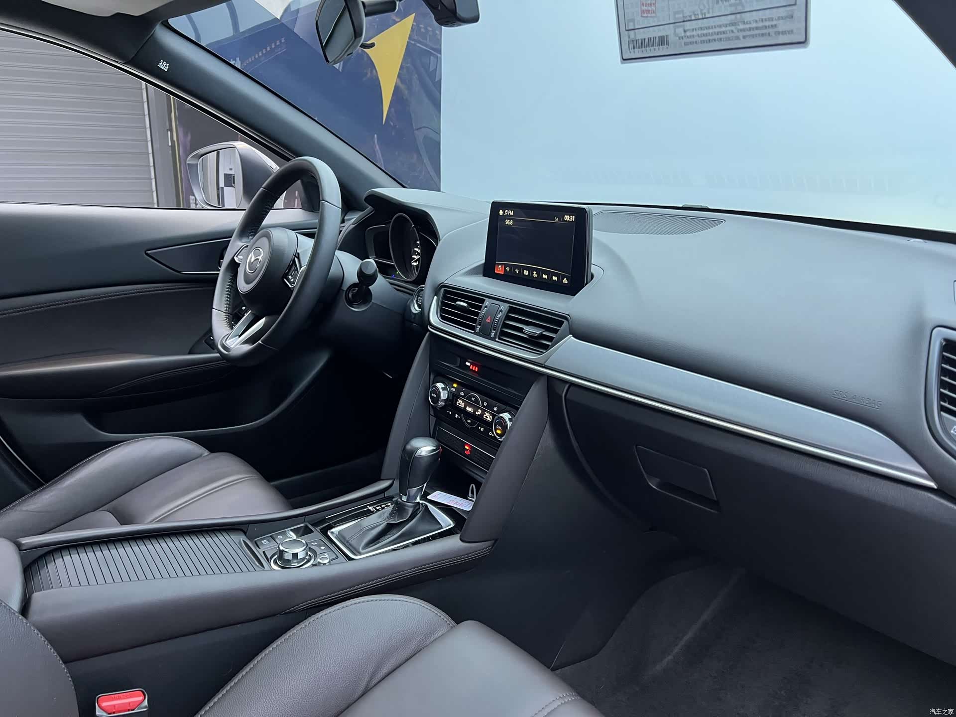 Mazda CX-4, 2023 3