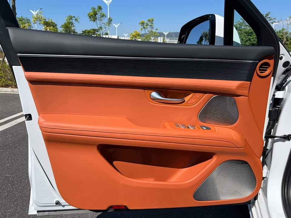 AITO Ask the world M5