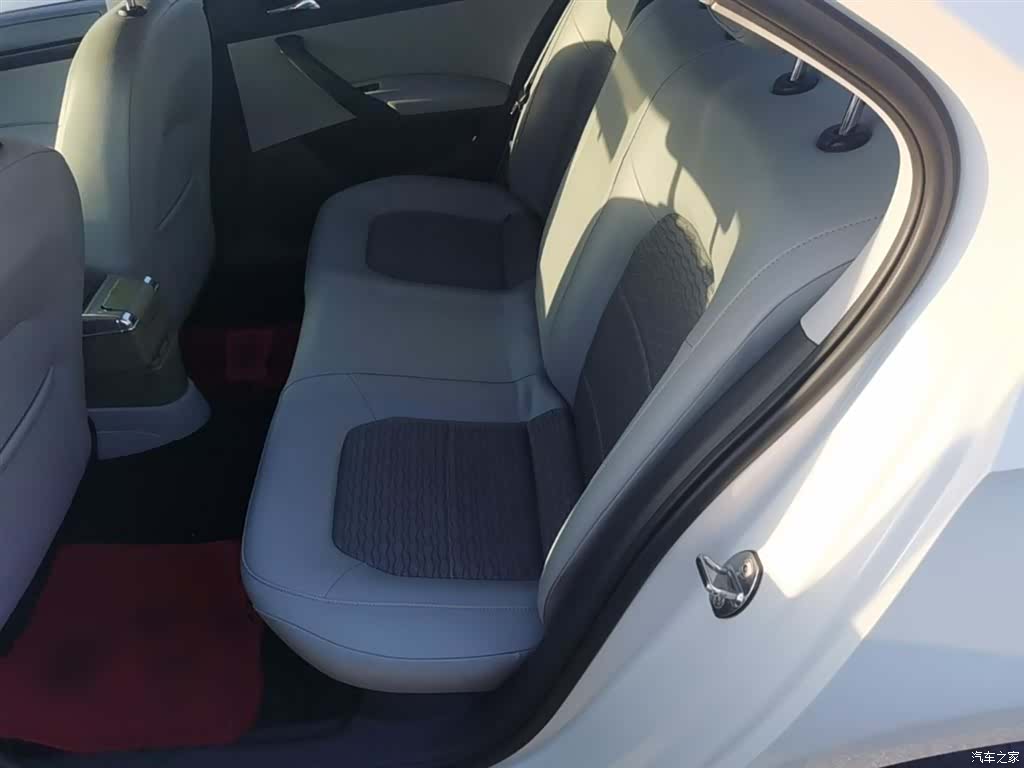 Skoda Rapid, 2015 17