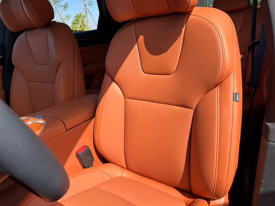 AITO Ask the world M5