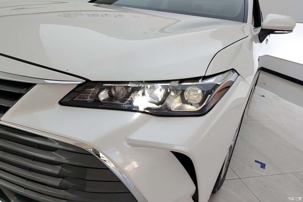 Toyota Avalon, 2021 все фото