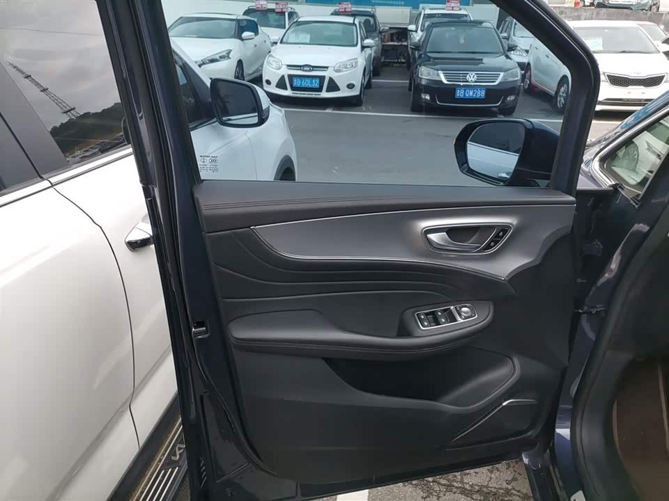 Roewe iMAX8