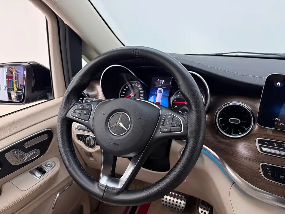 Mercedes-Benz V-class