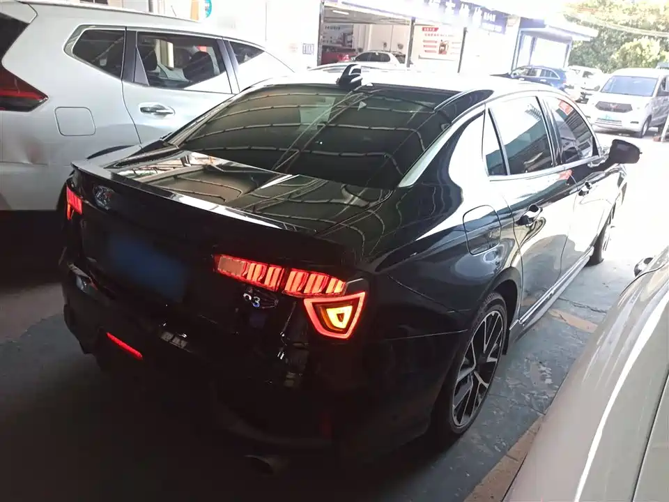 Lynk & Co 03