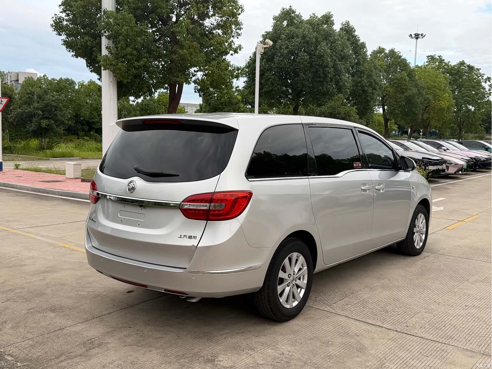 Buick GL8, 2017 6