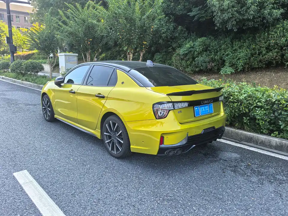 Lynk & Co 03
