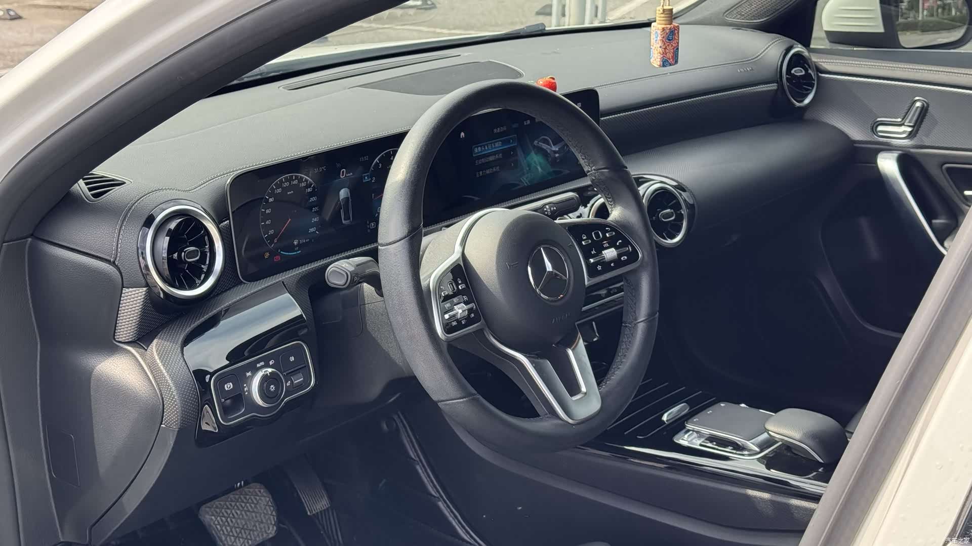 Mercedes-Benz A-Class, 2019 15