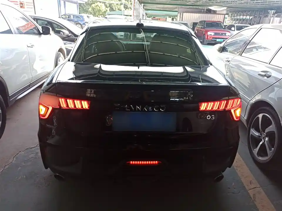 Lynk & Co 03