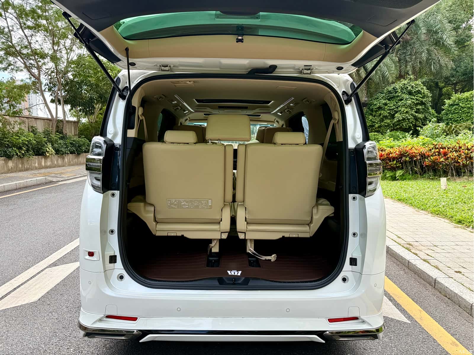 Toyota Vellfire, 2021 6