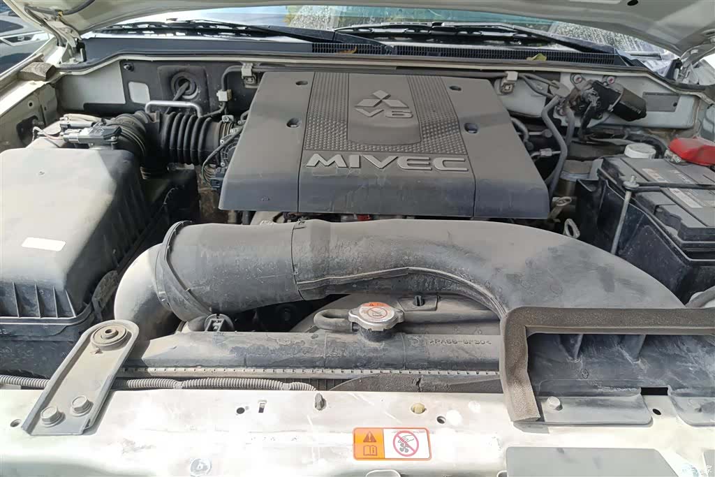 Mitsubishi Pajero, 2020 10