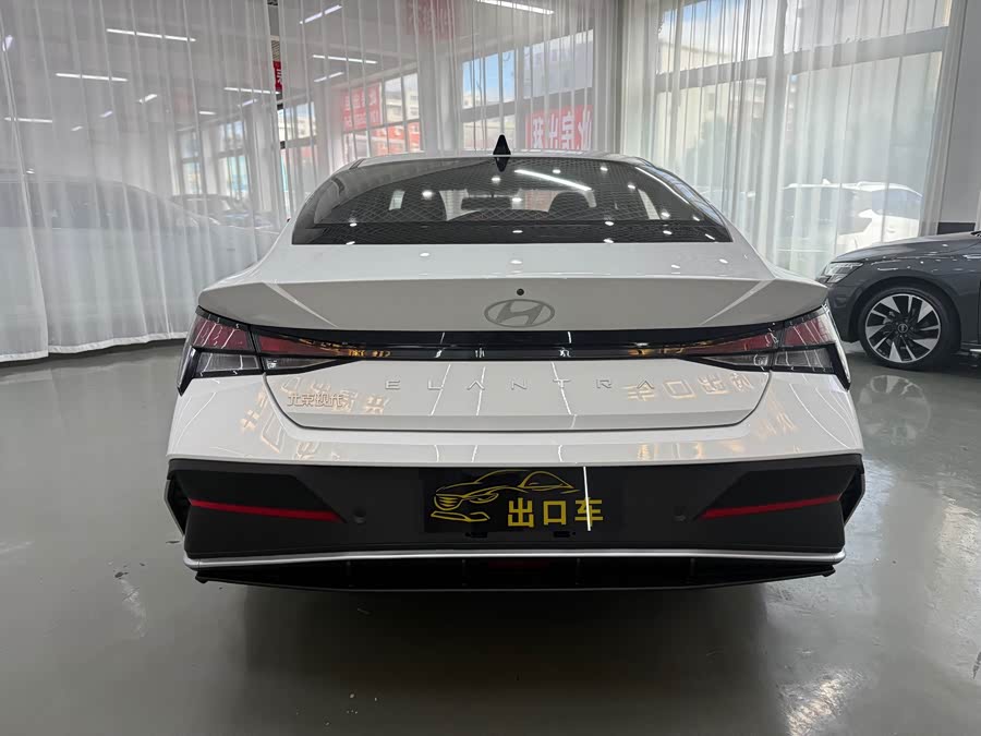 Hyundai Elantra 2023, фото 11
