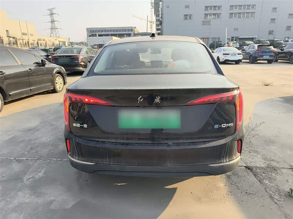 Hongqi E-QM5