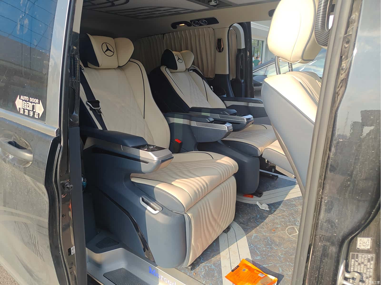Mercedes-Benz 7, 2024 все фото