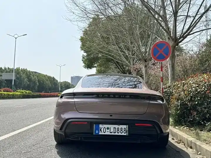 Porsche Taycan