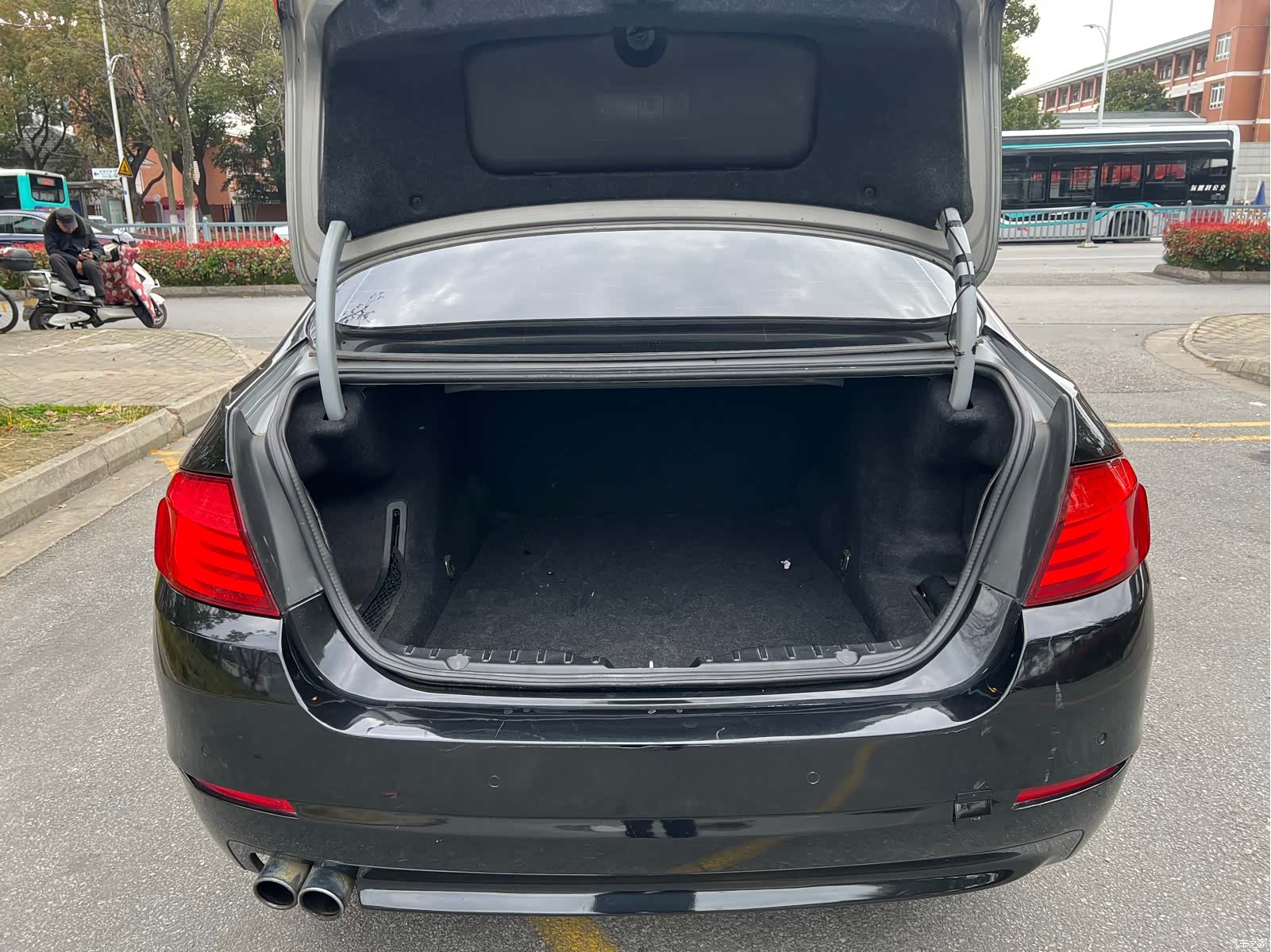 BMW 5 Series, 2012 16