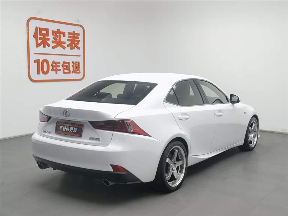 Lexus IS
