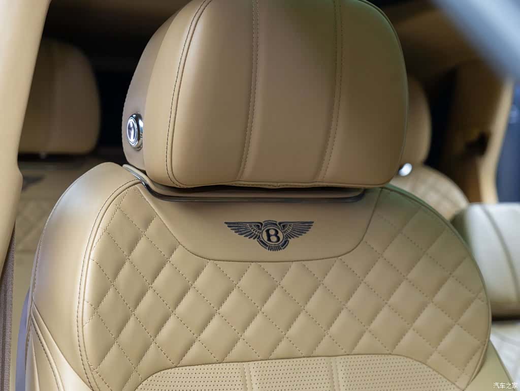 Bentley Bentayga, 2017 14
