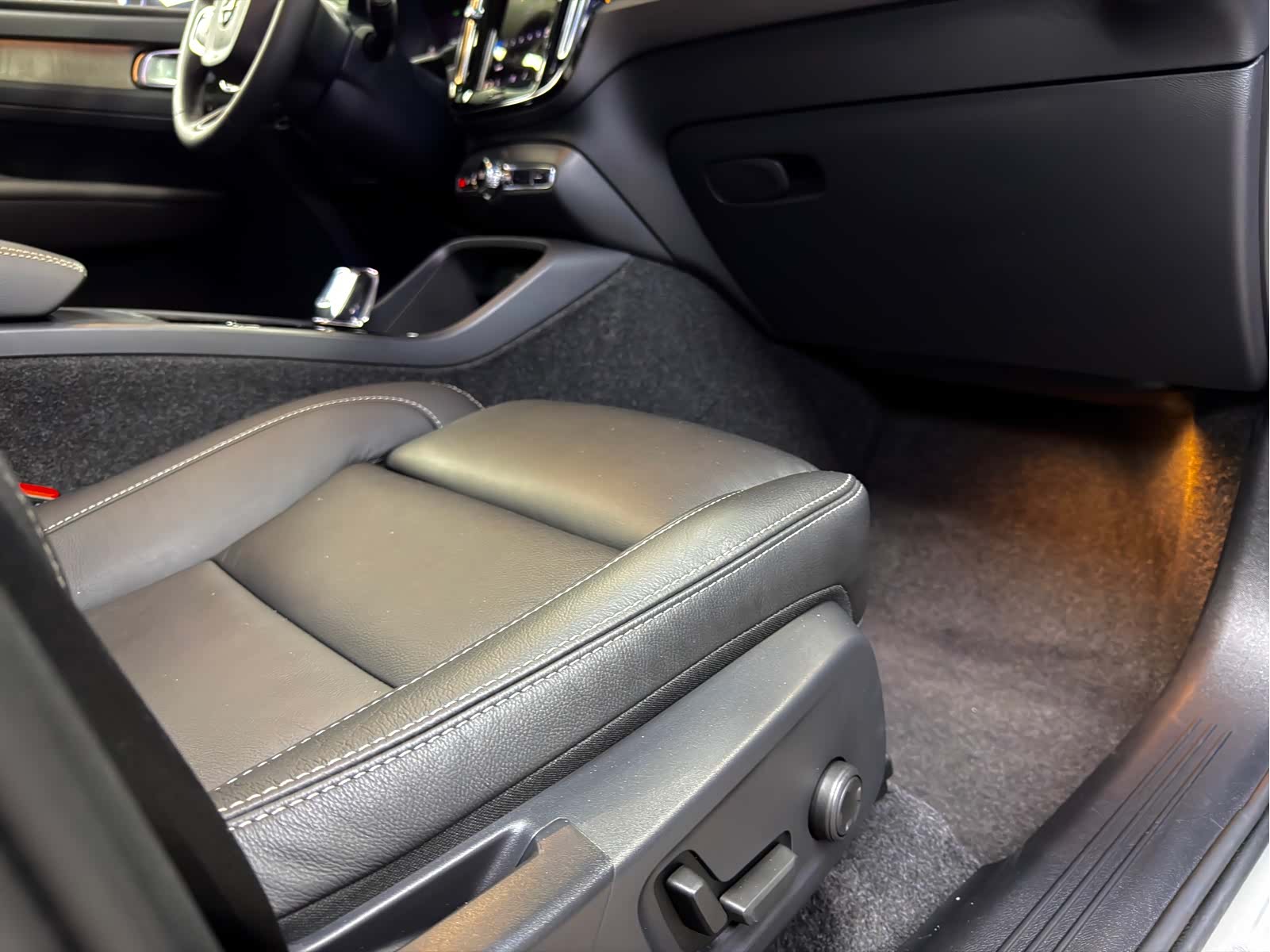 Volvo XC40, 2023 11