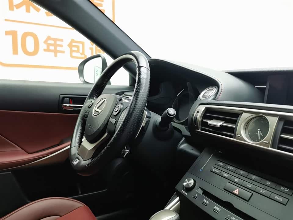 Lexus IS