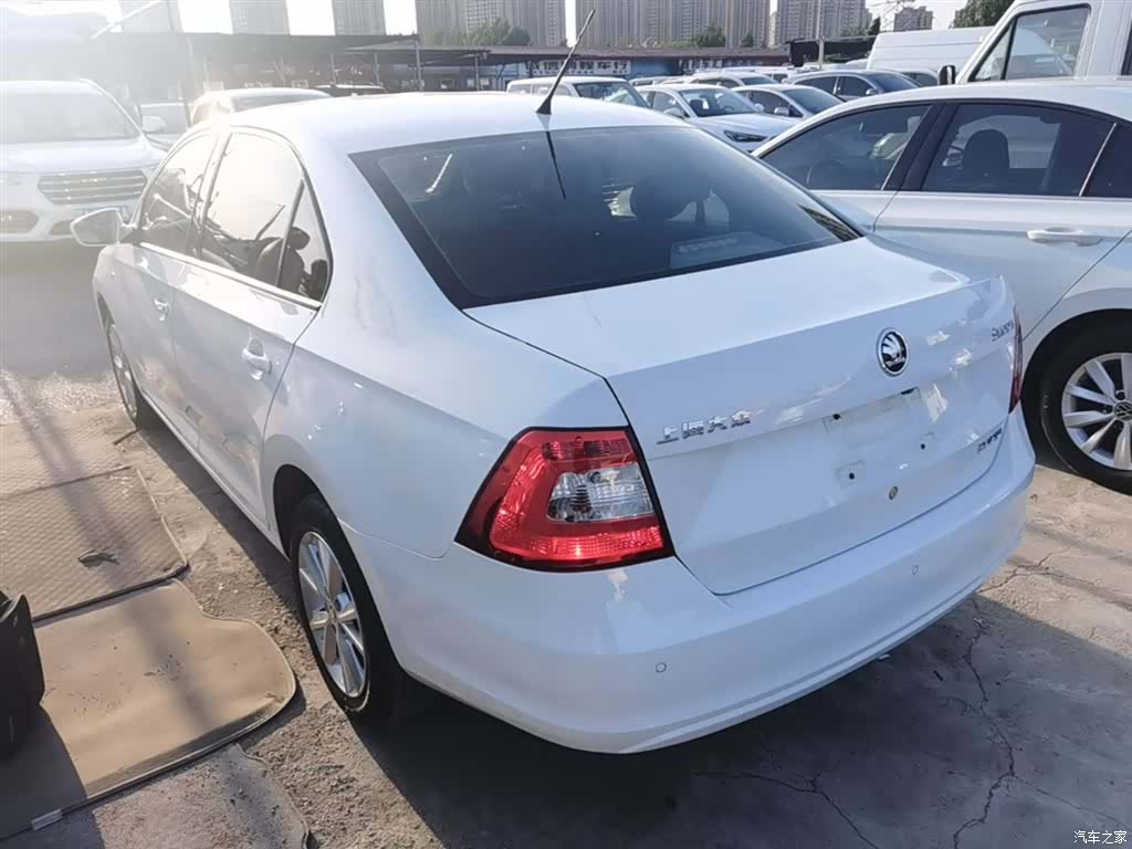 Skoda Rapid, 2015 все фото
