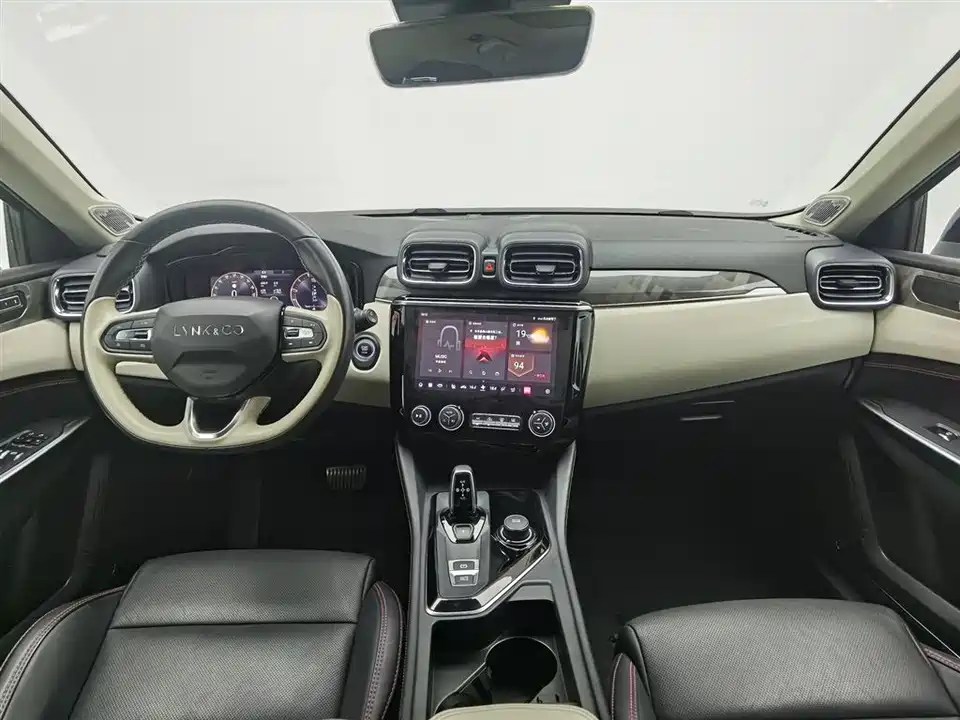 Lynk & Co 02