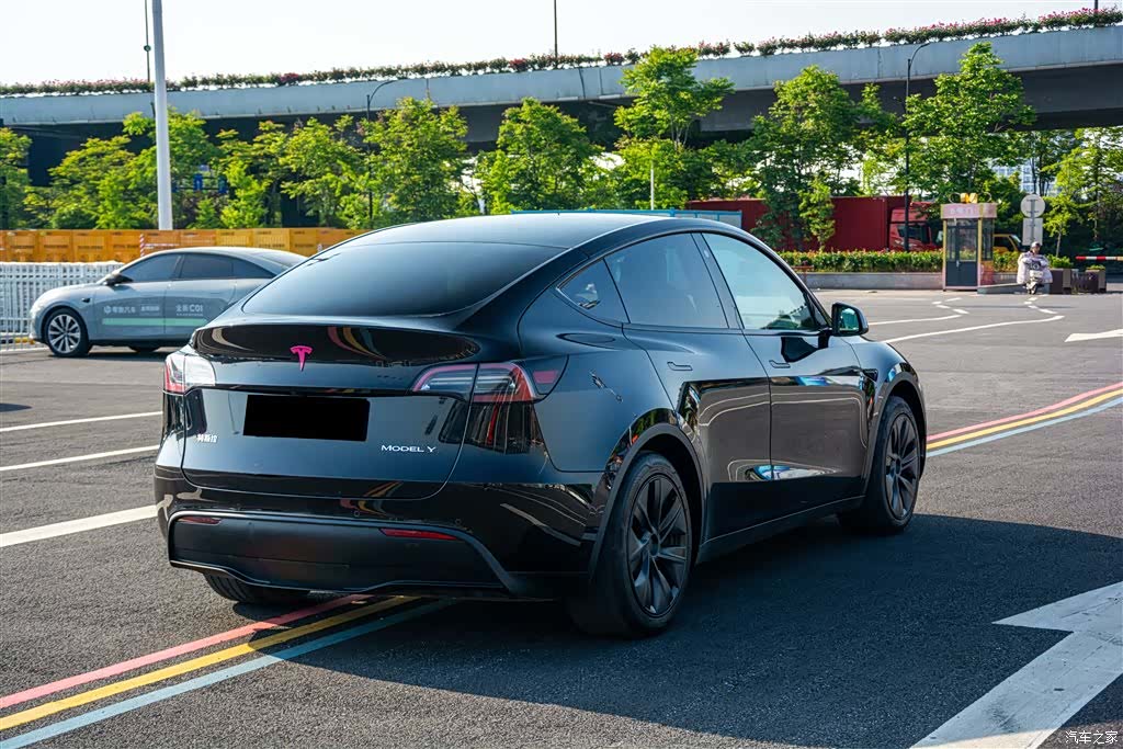 Tesla Model Y, 2023 8