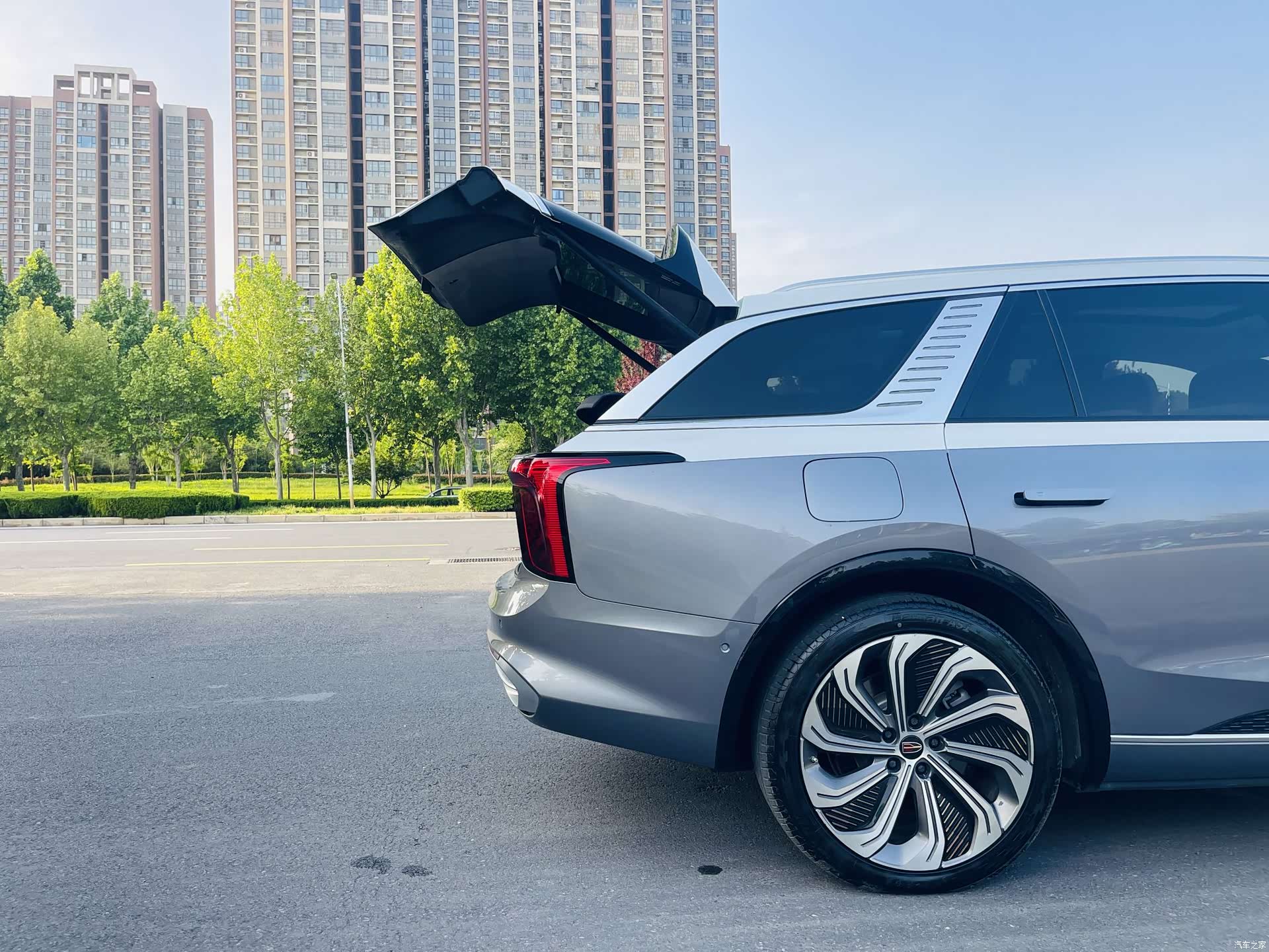 Hongqi E-HS9, 2023 29