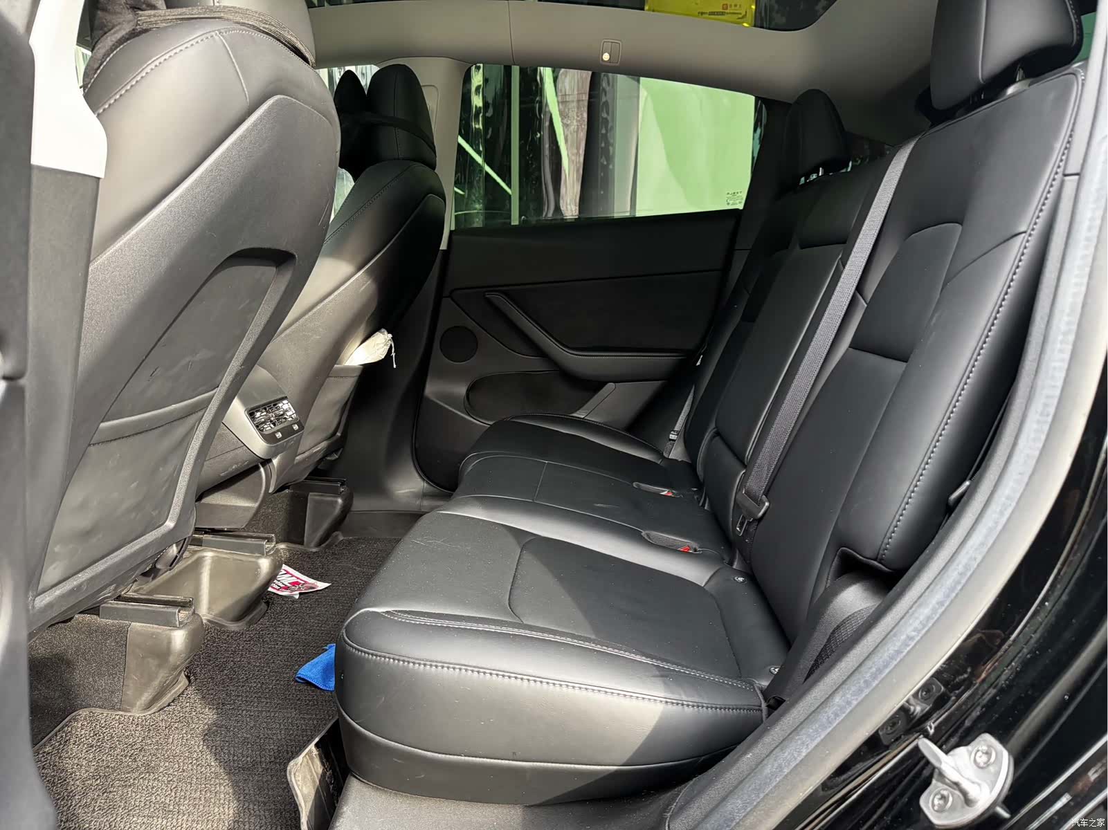 Tesla Model Y, 2023 все фото
