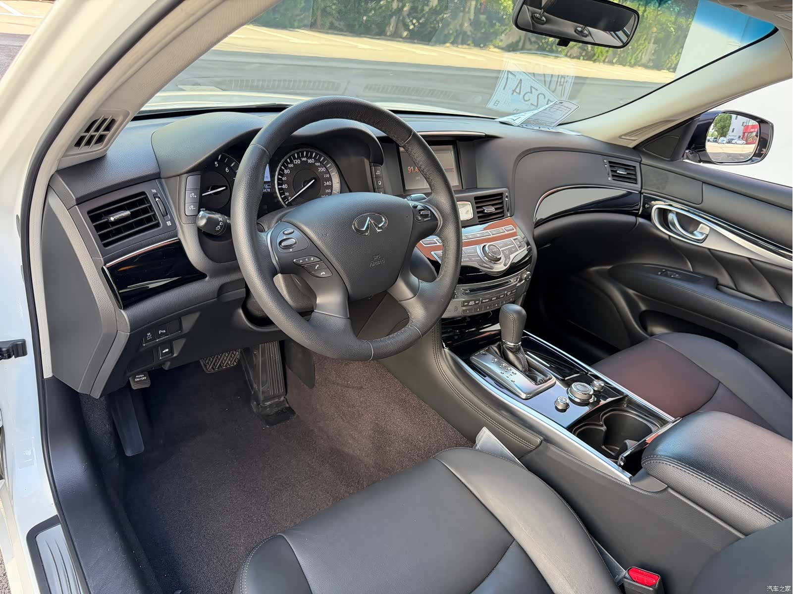 Infiniti Q70, 2016 12