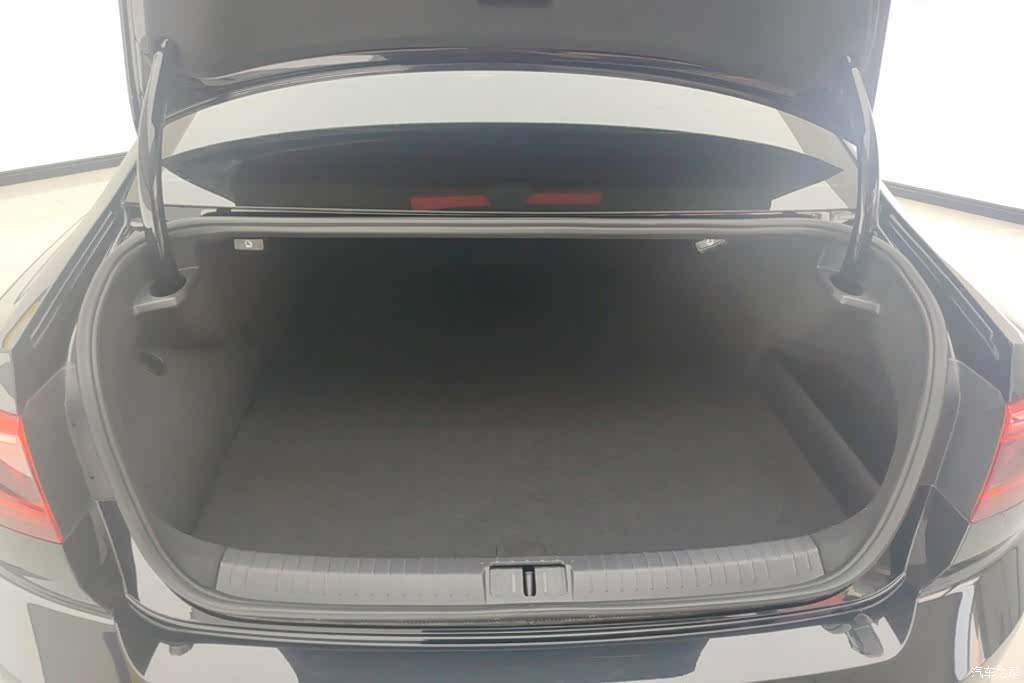 Volkswagen Magotan, 2023 4