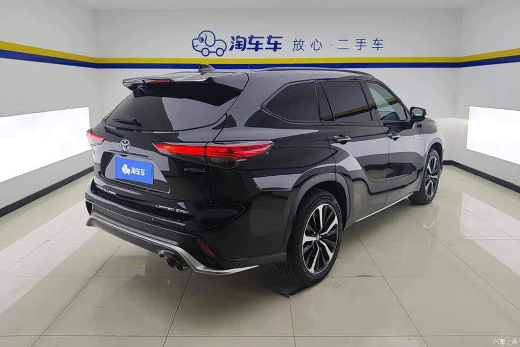 Toyota Crown, 2023 3