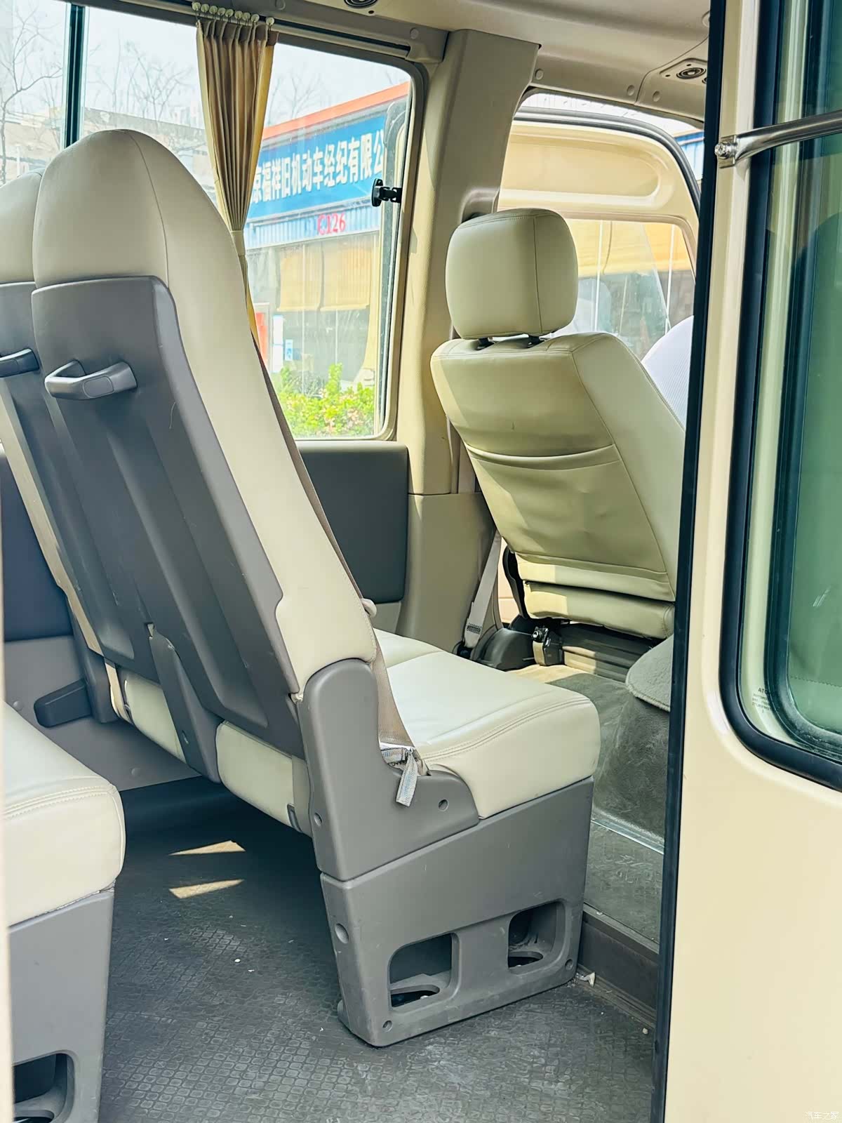 Toyota Coaster, 2016 23