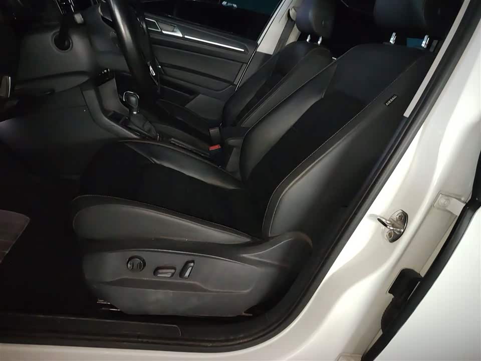 Volkswagen Golf*Jiayu